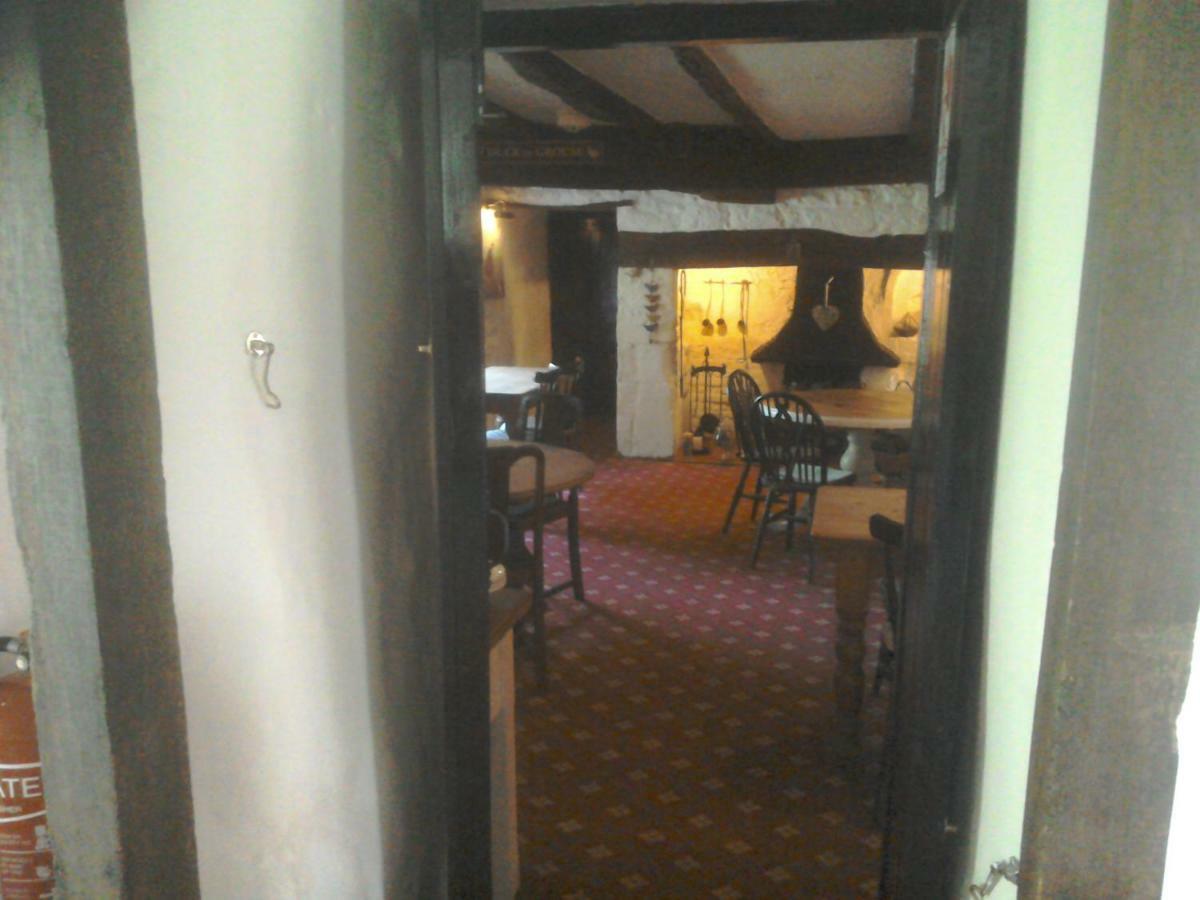 The Crown Inn Alvediston Exterior foto