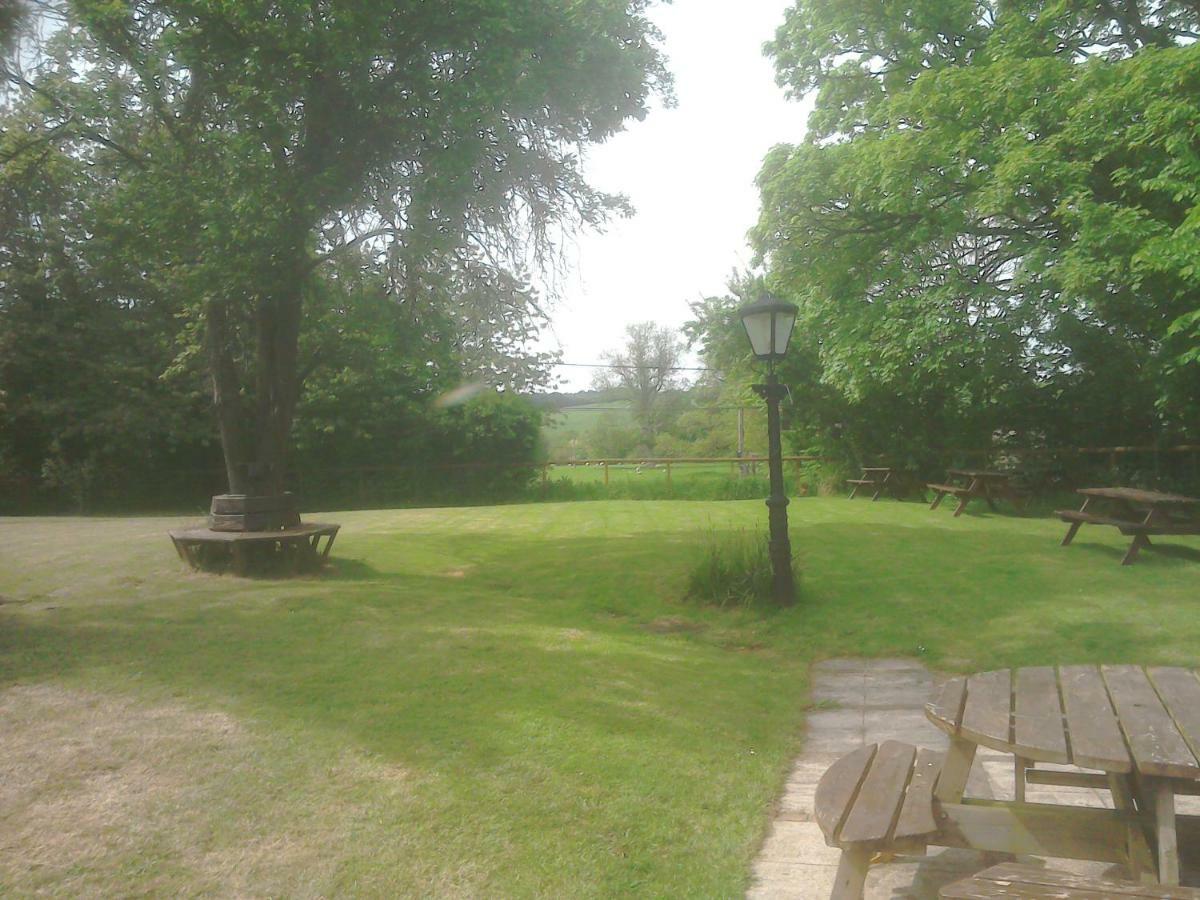 The Crown Inn Alvediston Exterior foto